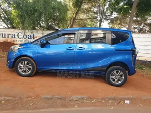 Toyota Sienta 2014 Blue