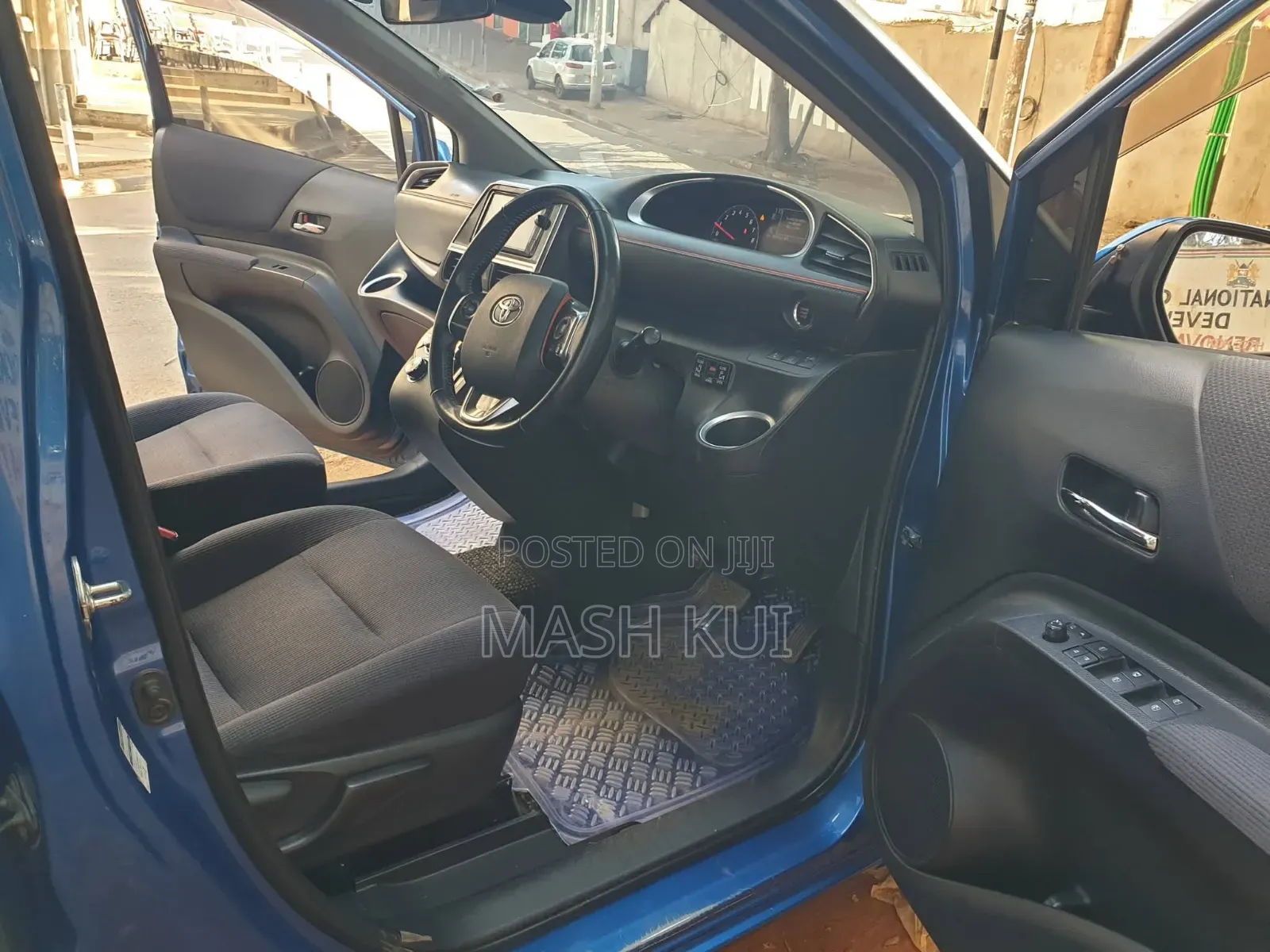Toyota Sienta 2014 Blue