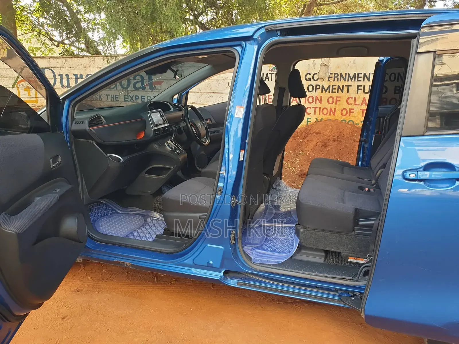 Toyota Sienta 2014 Blue