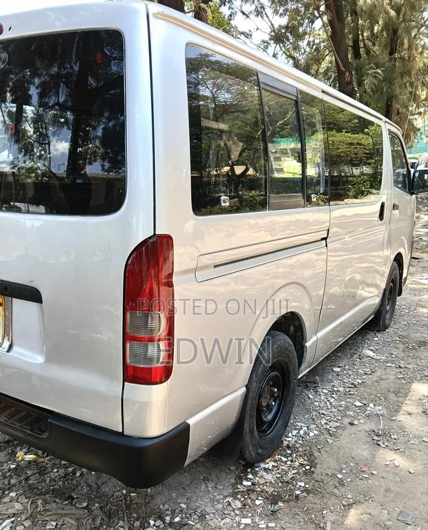 Toyota Hiace 2016 - thumbnail 19