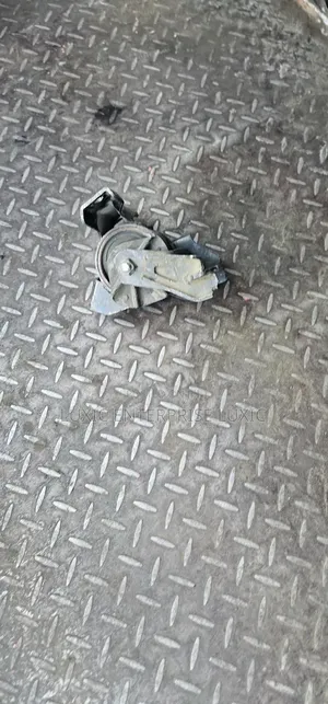 Suzuki Alto Gearbox Mounting on Sale
