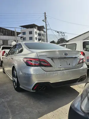 Toyota Crown 2019 Silver