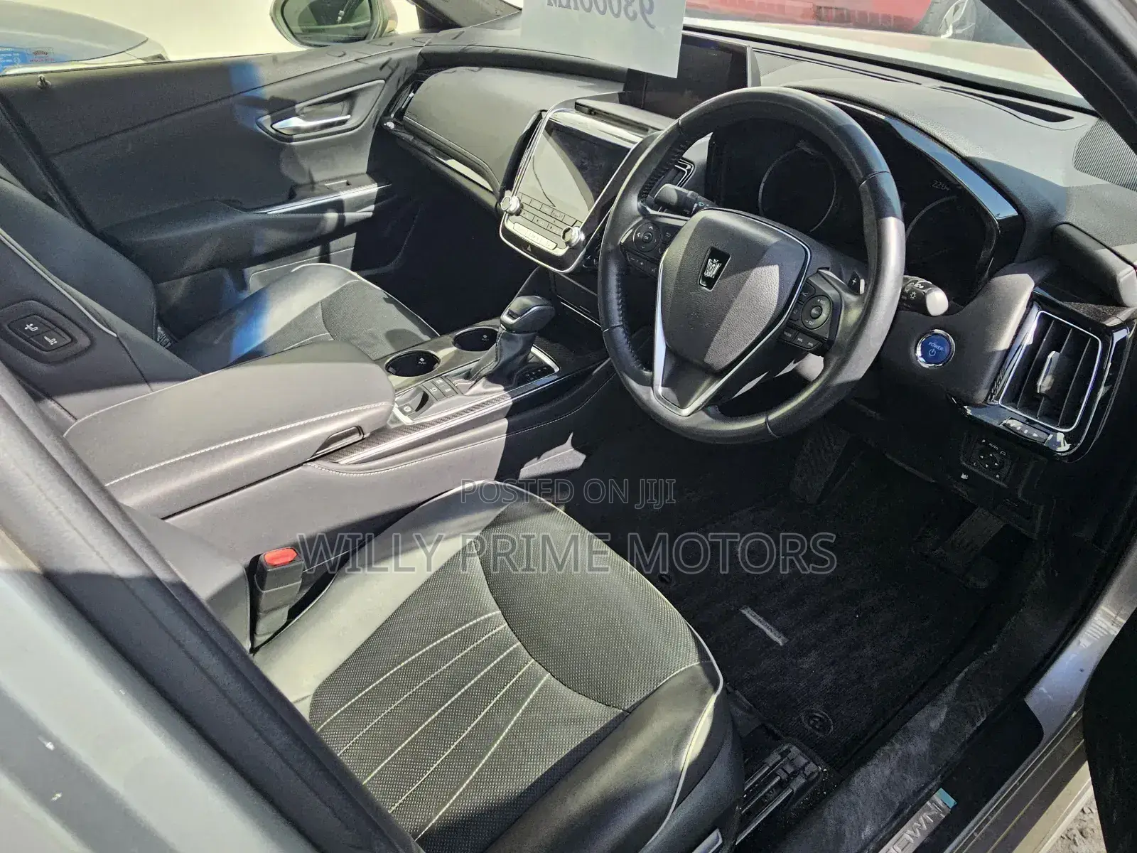 Toyota Crown 2019 Silver