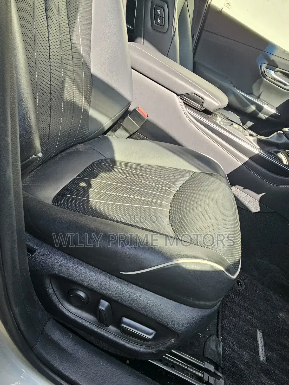Toyota Crown 2019 Silver