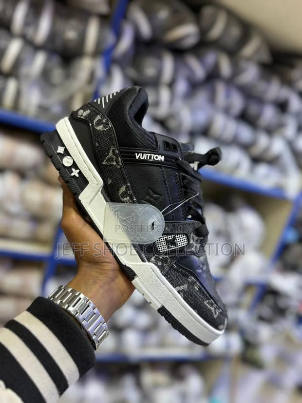 Louis Vuitton Unisex Sneakers - thumbnail 3