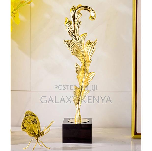 Faris Sway Leaf Decor