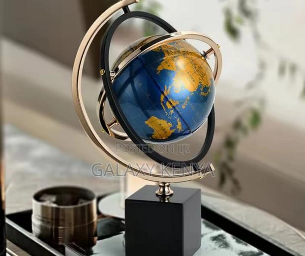 360 Degree Rotating Globe - main view