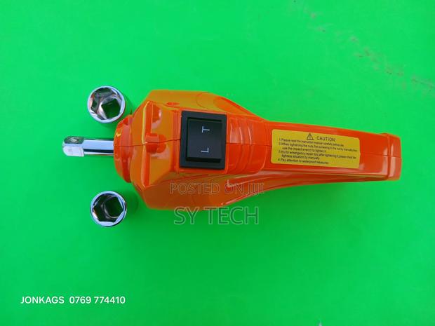 Electric 5 Tonne Hydraulic Car Jack - thumbnail 4