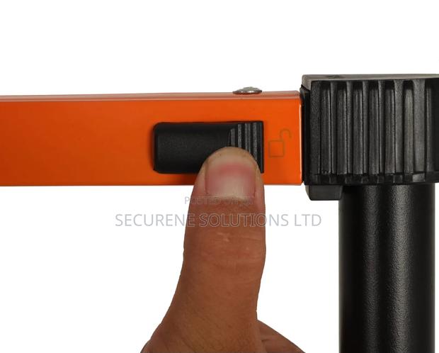 5.9m Single Telescopic Ladder - thumbnail 2
