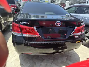 Toyota Crown 2018 Black