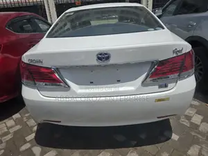 Toyota Crown 2018 Pearl