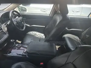 Toyota Crown 2018 Pearl
