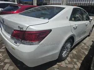 Toyota Crown 2018 Pearl
