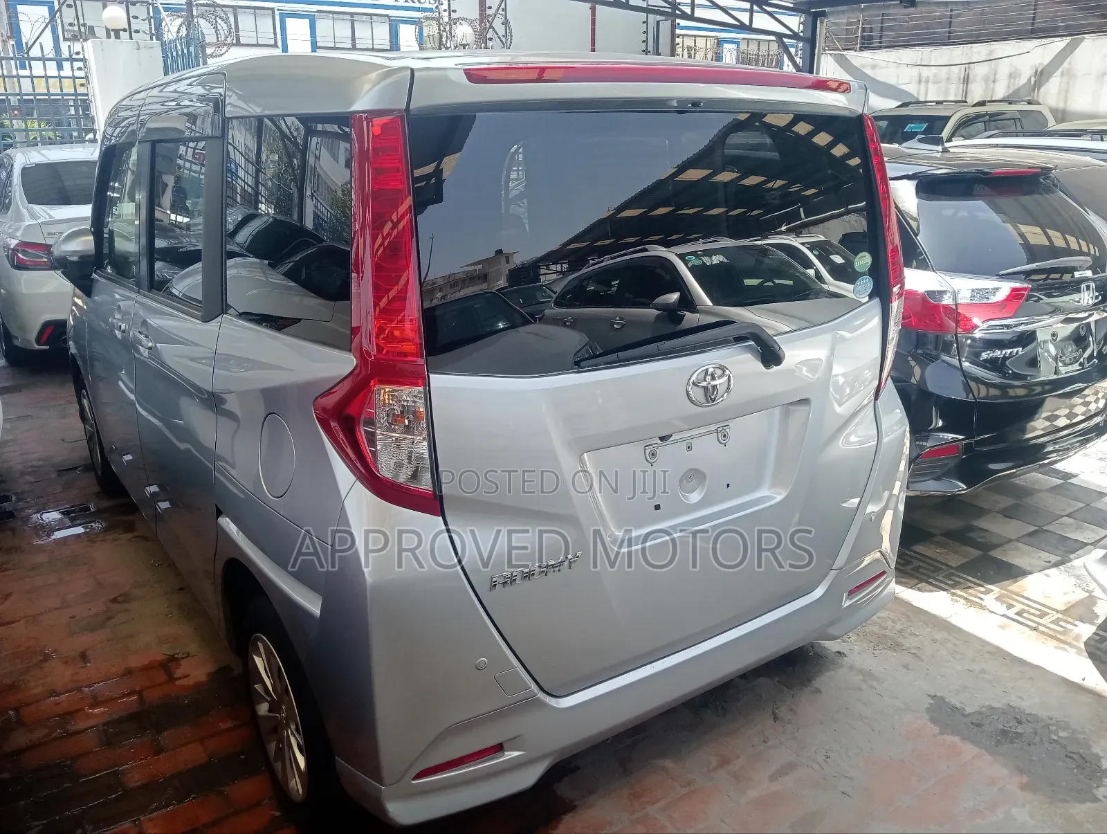 Toyota Roomy 2018 Silver