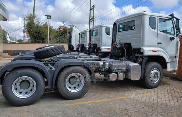 Sinotruck Howo Nx Prime Mover - thumbnail 2