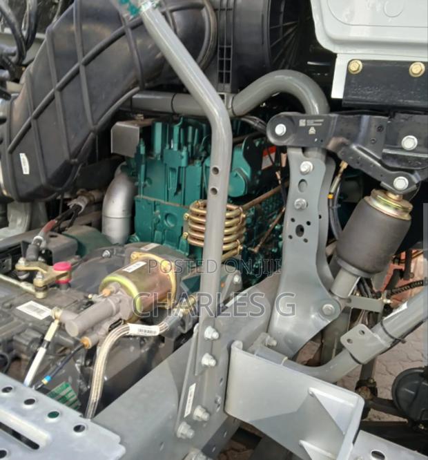 Sinotruck Howo Nx Prime Mover - thumbnail 5