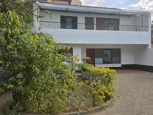 4bdrm Maisonette in Kilimani, State House Area for rent