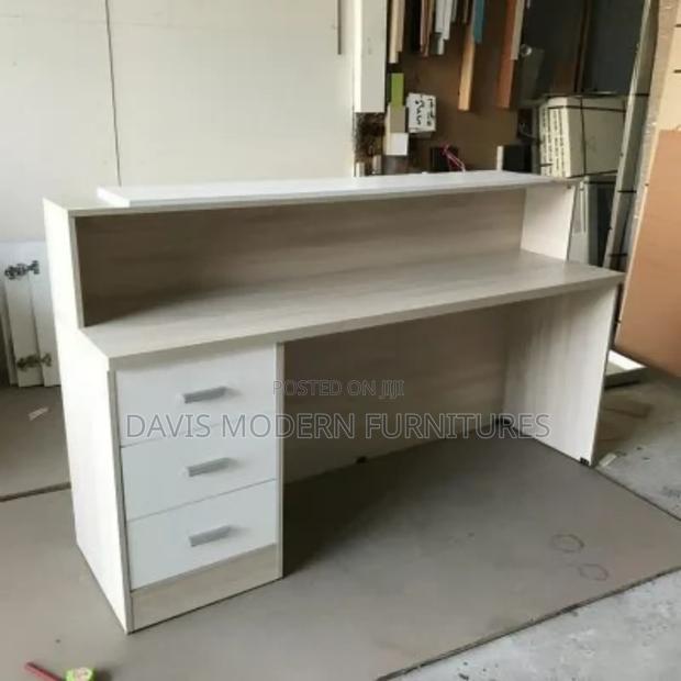 1.4 Reception Desk
