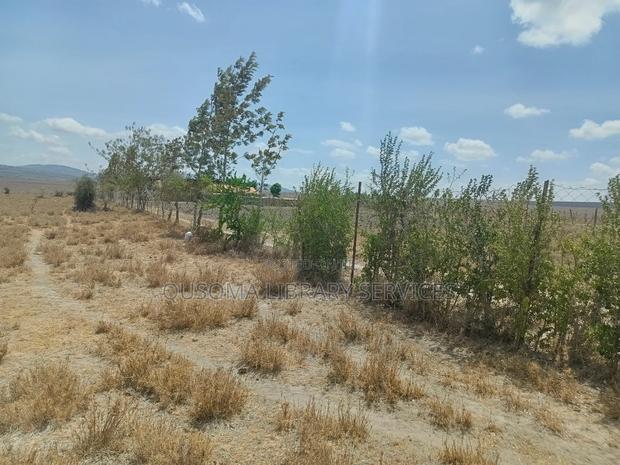 Prime 2-Acre Haven: 3-Bed Home + Borehole – Konza Boom! - thumbnail 4