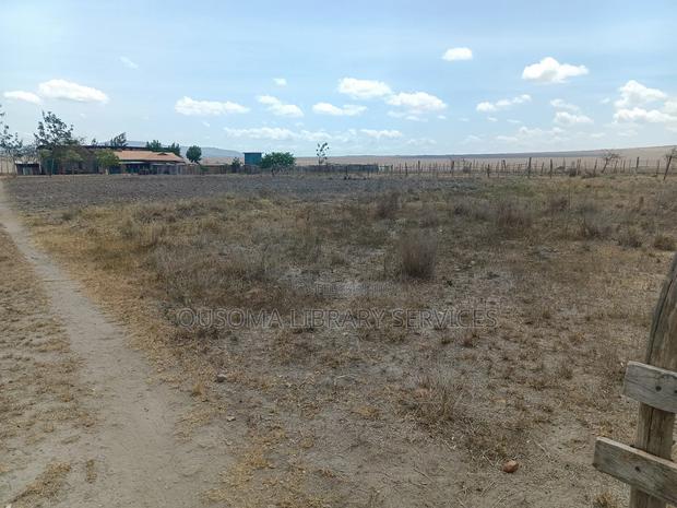 Prime 2-Acre Haven: 3-Bed Home + Borehole – Konza Boom! - thumbnail 5