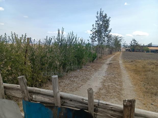 Prime 2-Acre Haven: 3-Bed Home + Borehole – Konza Boom! - thumbnail 6