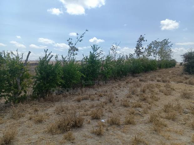 Prime 2-Acre Haven: 3-Bed Home + Borehole – Konza Boom! - main view