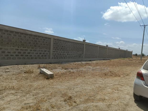 Prime 2-Acre Haven: 3-Bed Home + Borehole – Konza Boom! - thumbnail 7