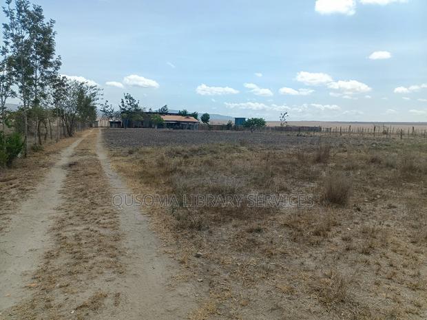 Prime 2-Acre Haven: 3-Bed Home + Borehole – Konza Boom! - thumbnail 10