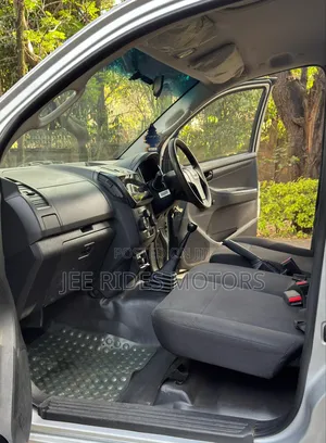 Isuzu D-MAX 2024 Gray