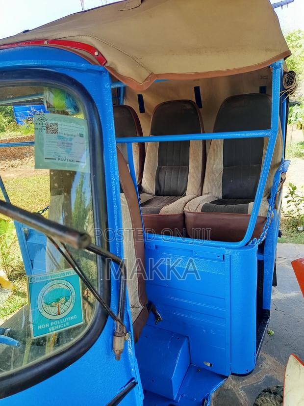 Piaggio 2024 Blue - thumbnail 2