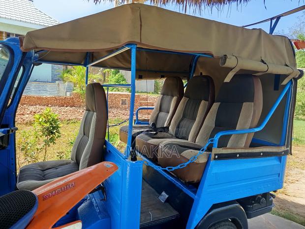 Piaggio 2024 Blue - thumbnail 4