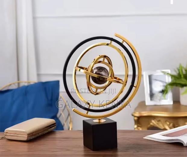 Homary Modern Abstract Art Metal Globe Ornament