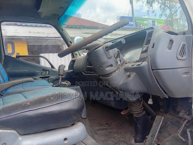 Mitsubishi Fh 215 - thumbnail 5