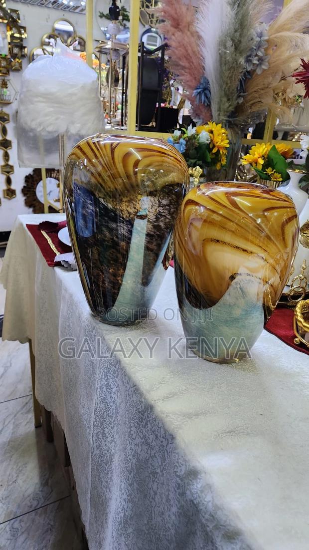 Elegant Handcrafted Decorative Glass Vases - thumbnail 2