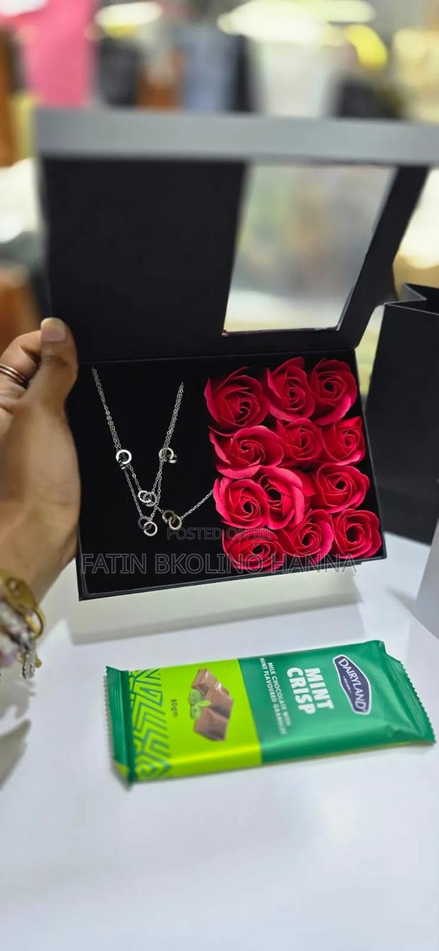 Full Jewellery Set With Flowers - main view