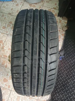 225/40zr18 Maxtarak Tires