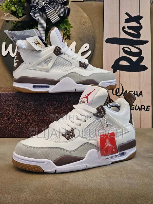 Air Jordan 4 "Mocha"
36______45