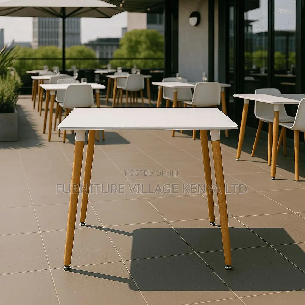 Dining Table; Modern Round Wooden Outdoor Dining Table