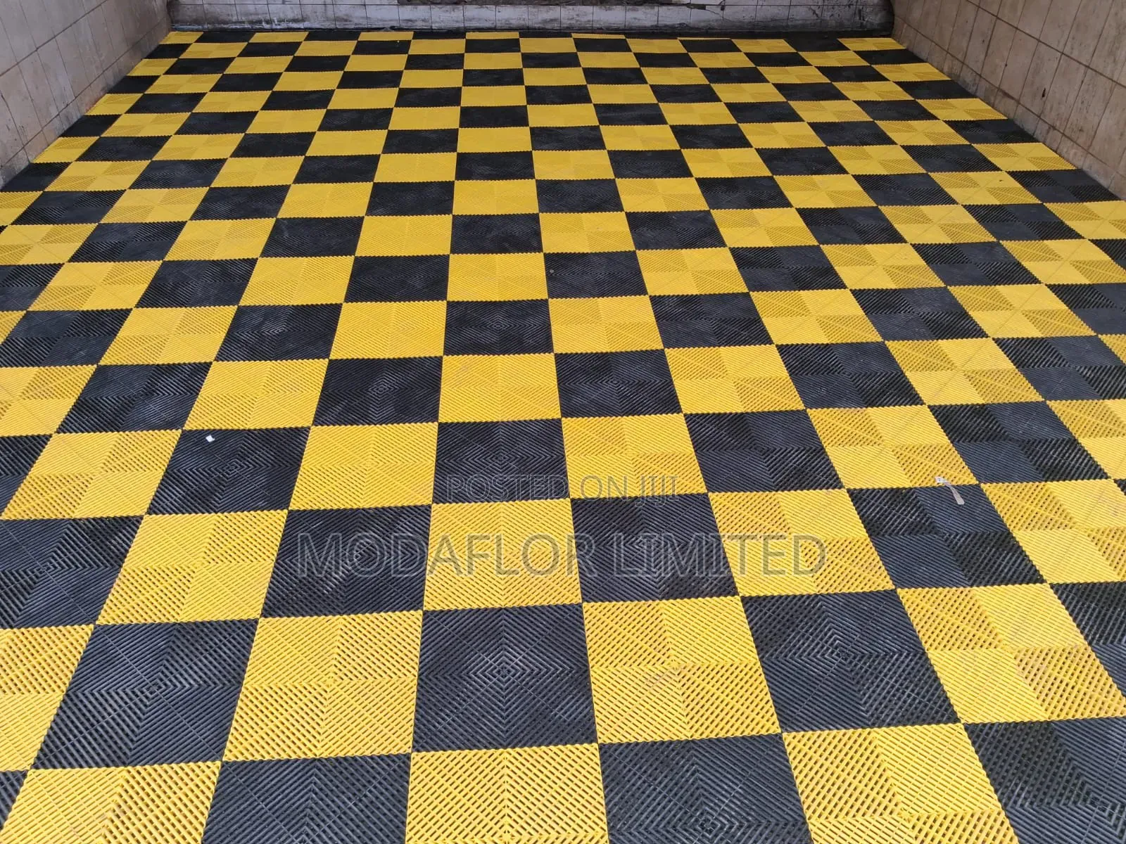 Garage Mat Flooring – Easy to Lock, Easy to Clean