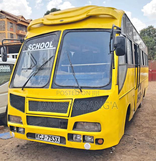 Isuzu FRR 2016 Yellow - main view