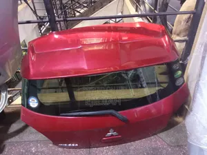 Boot Mitsubishi Mirage