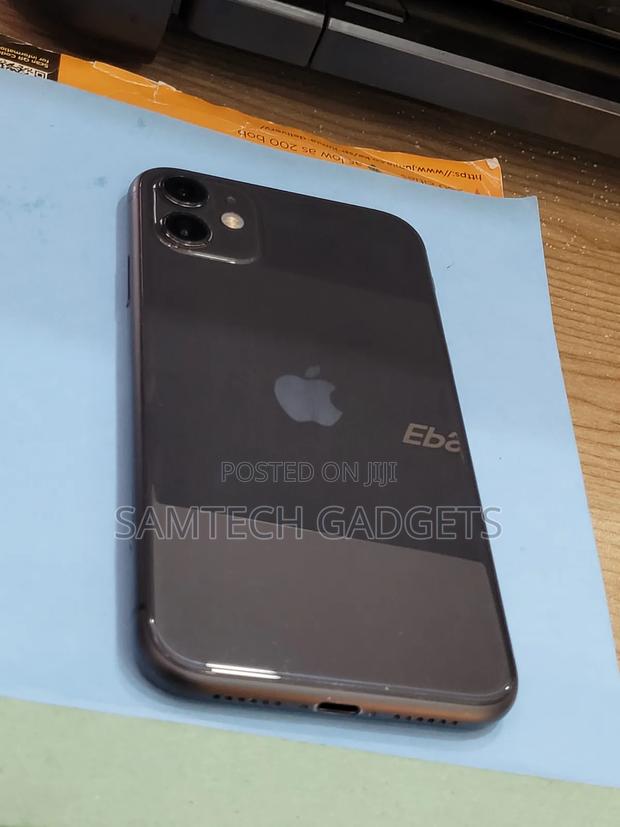Apple iPhone 11 64 GB Black - main view