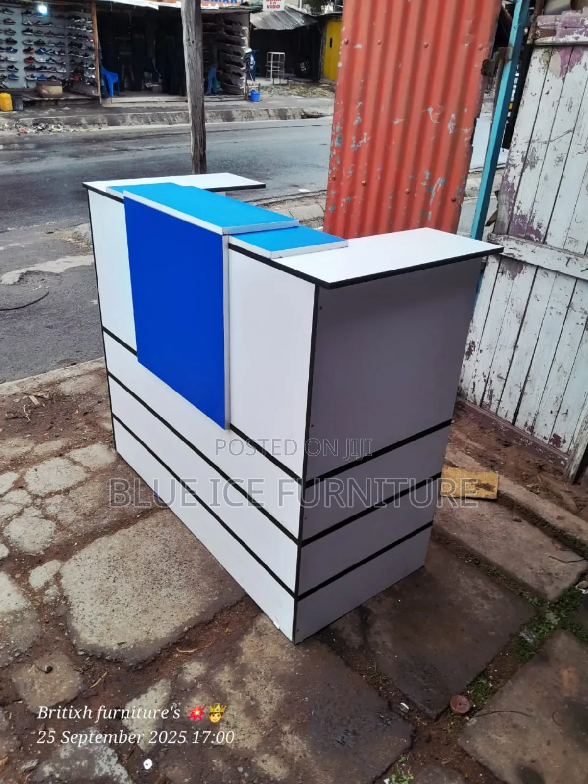 1.4 Modern Office Front Desk