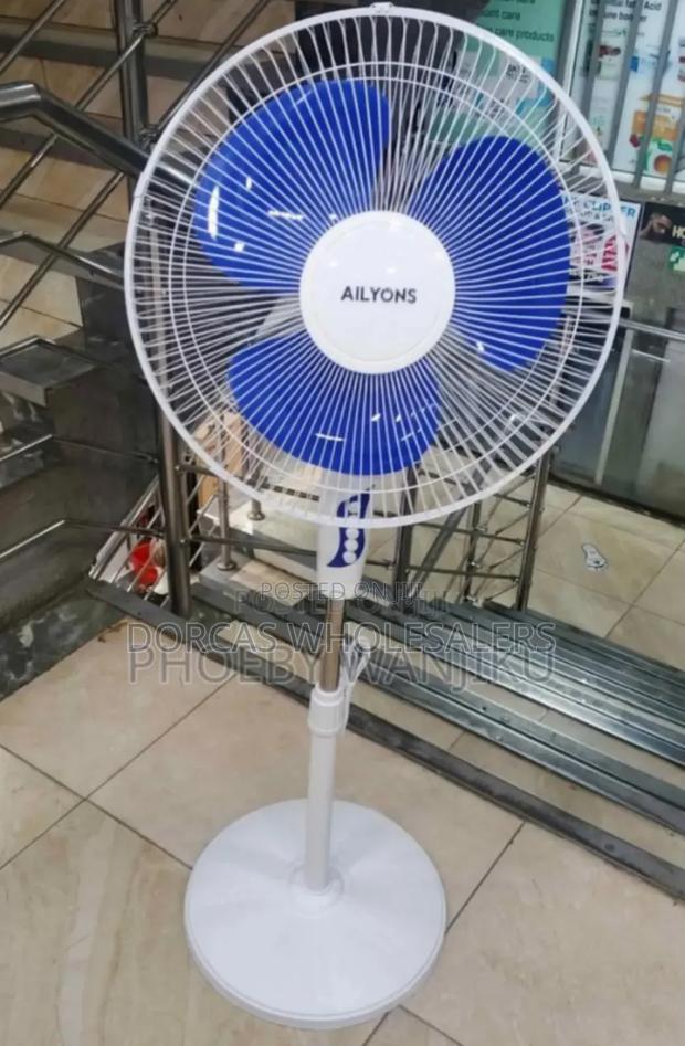 With 3blades- Ailyons 16inch Stand - main view