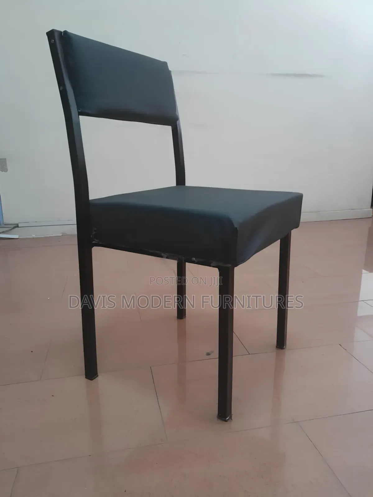 Wetting Chairs Black One