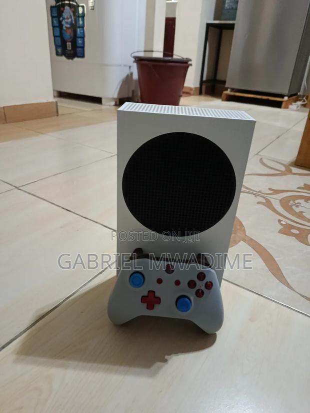 Xbox Series S - main view