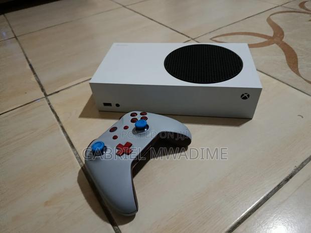 Xbox Series S - thumbnail 2