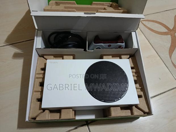 Xbox Series S - thumbnail 3