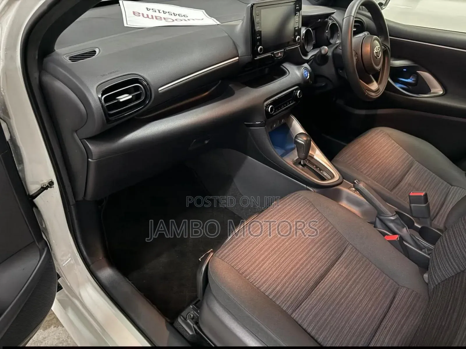 Toyota Yaris 1.5 Sedan LE 2020 White