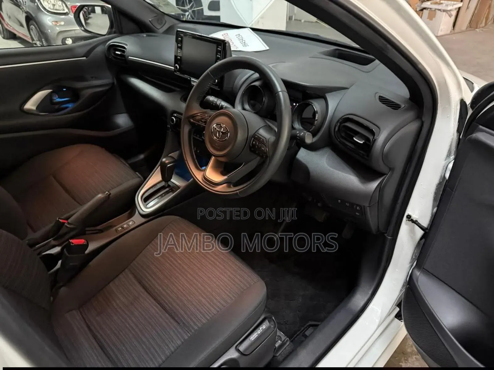Toyota Yaris 1.5 Sedan LE 2020 White